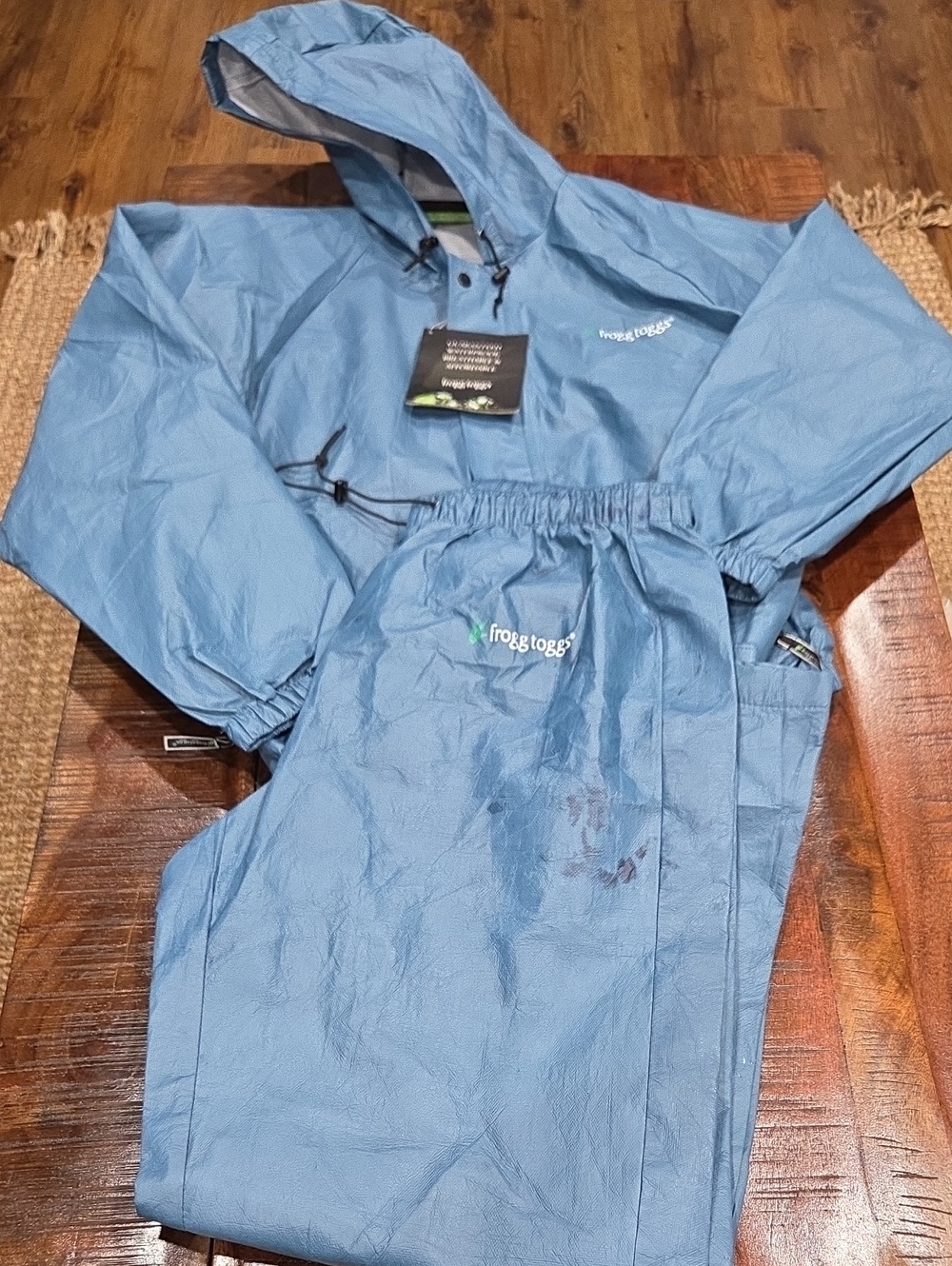 Frogg Toggs Suit Size Large
